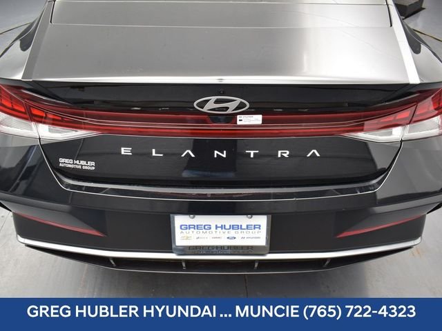 Used 2025 Black Hyundai SEL Convenience image 33