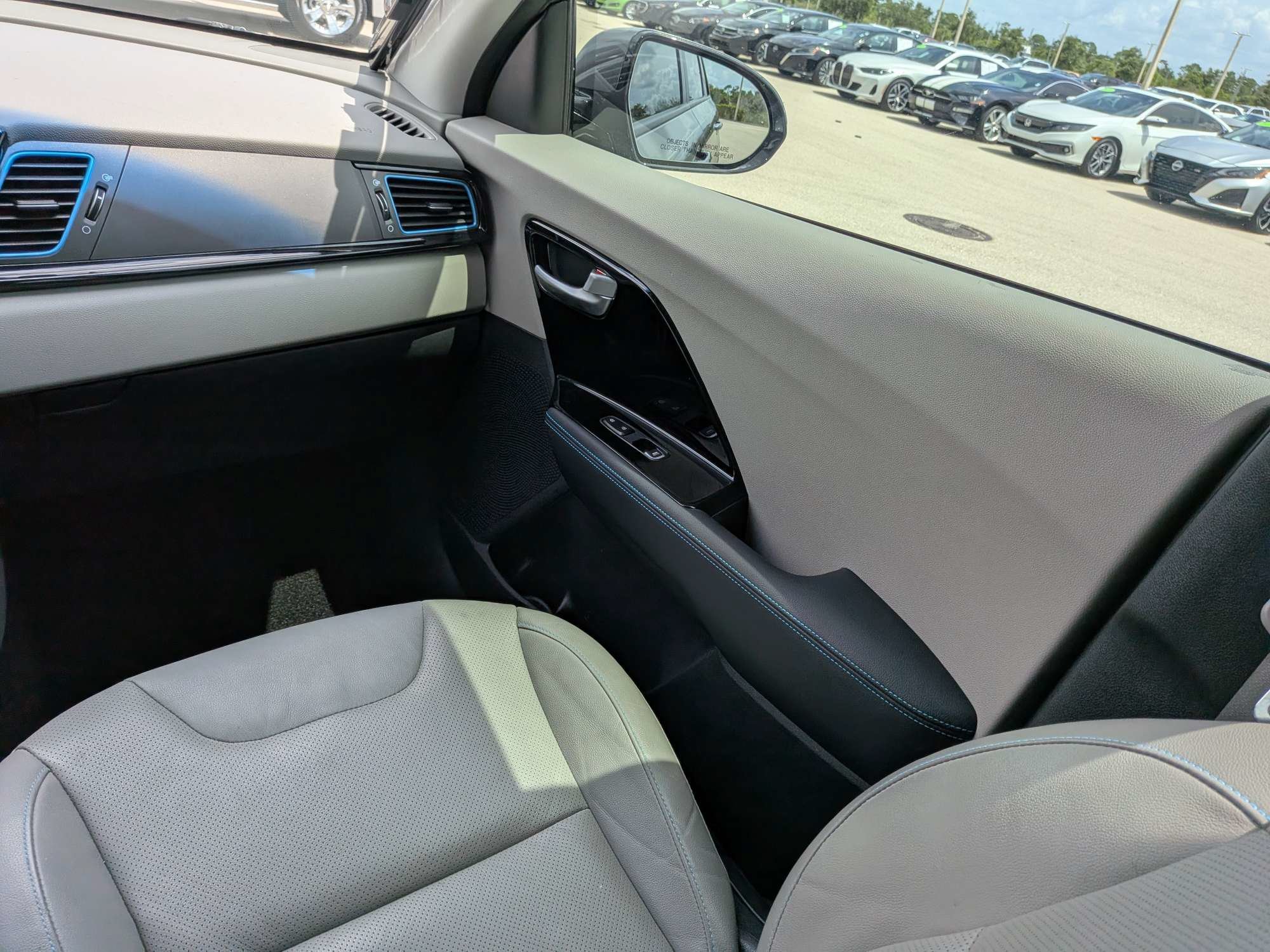 Used 2017 Metal Stream Kia Touring image 21