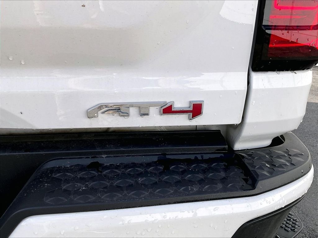 Used 2025 White GMC AT4 image 29