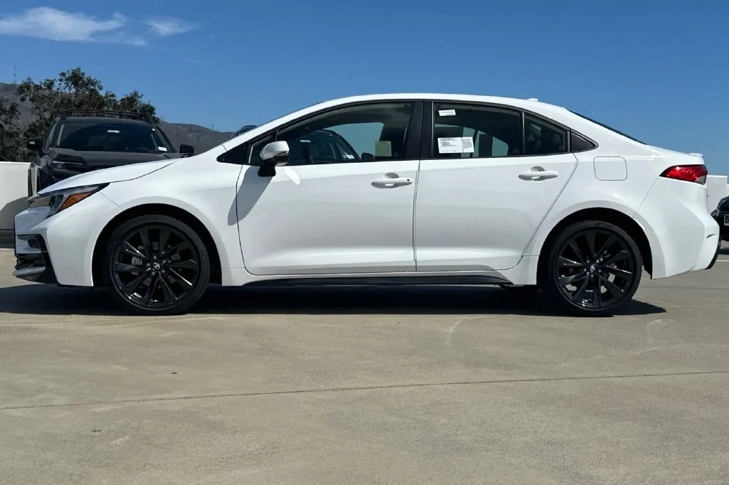 New 2027 Ice Cap Toyota  SE image 7