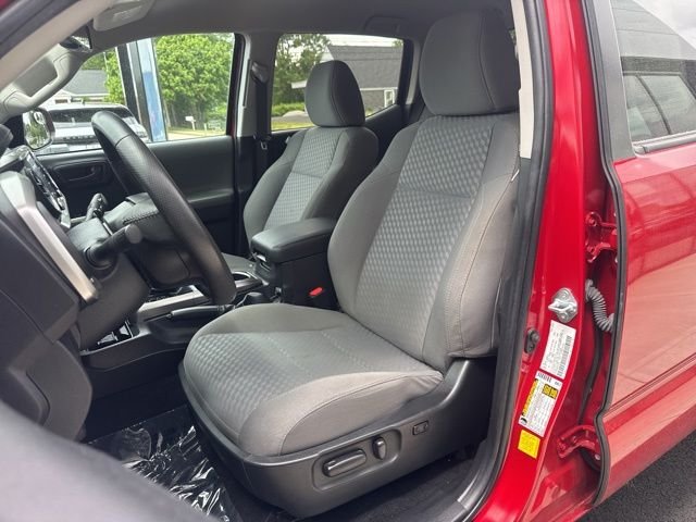 Used 2022 Red Toyota SR5 image 10