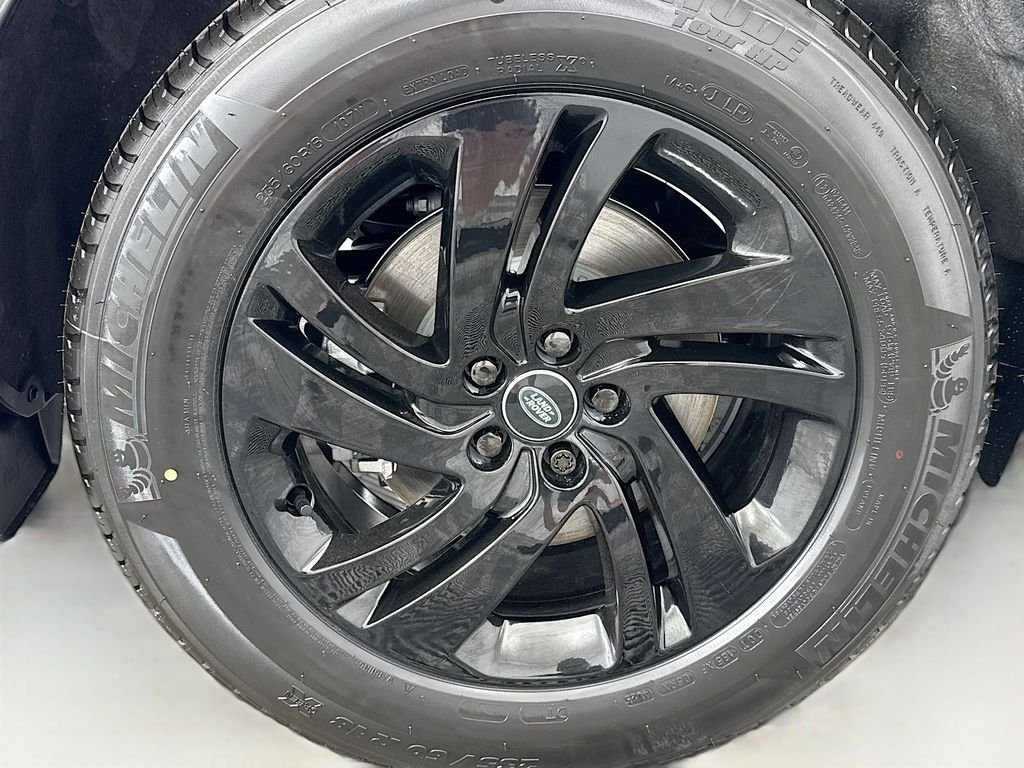 Used 2026 Santorini Black Metallic Land Rover S image 32