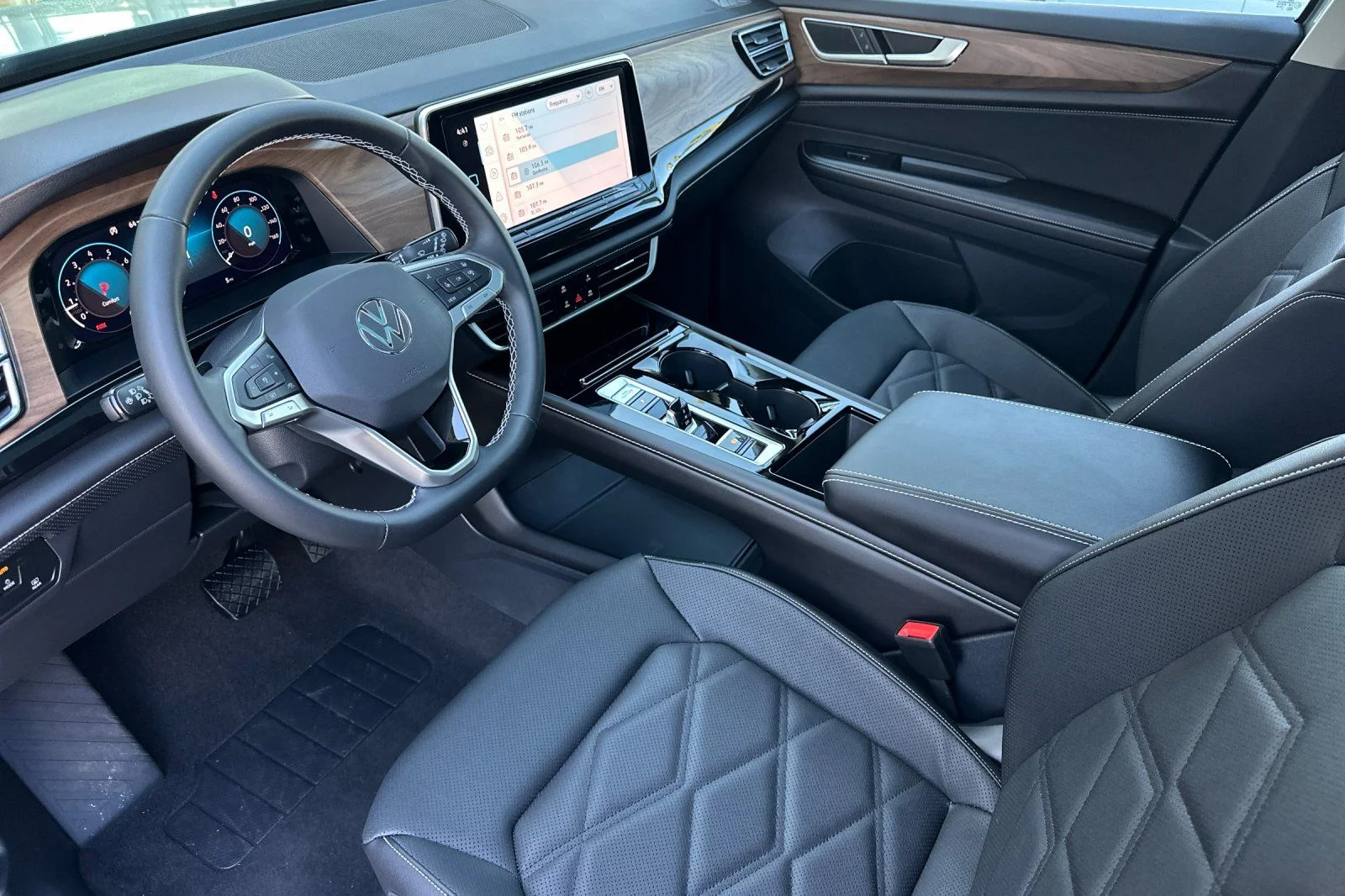 New 2026 Silver Volkswagen 2.0T SE w/Technology image 8
