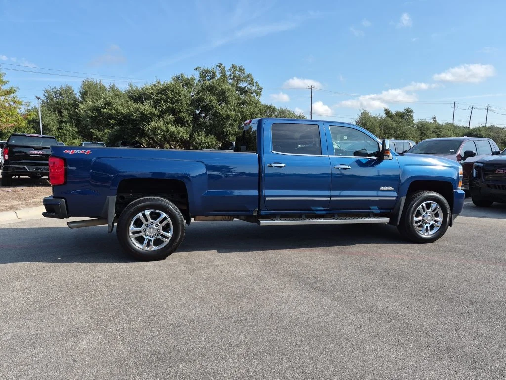 Used 2016 DEEP OCEAN BLUE METALLIC Chevrolet High Country image 10