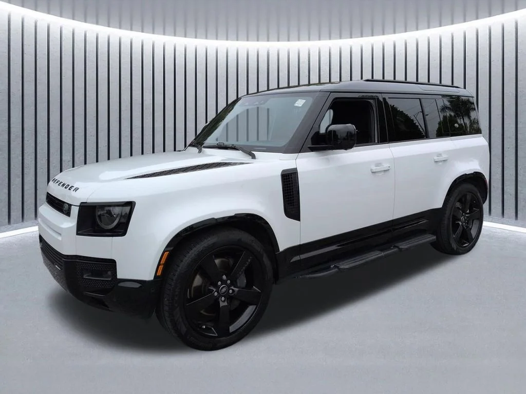 Used 2024  Land Rover X-Dynamic SE image 1