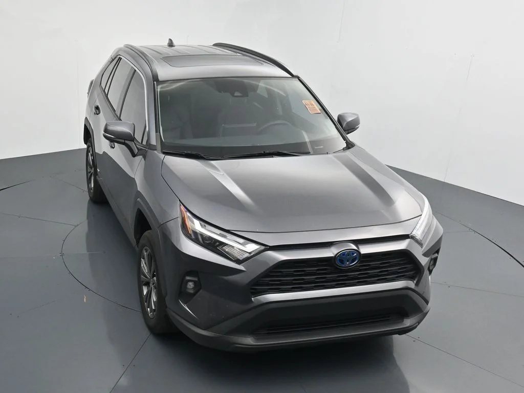 Used 2022 Gray Toyota XLE Premium image 17