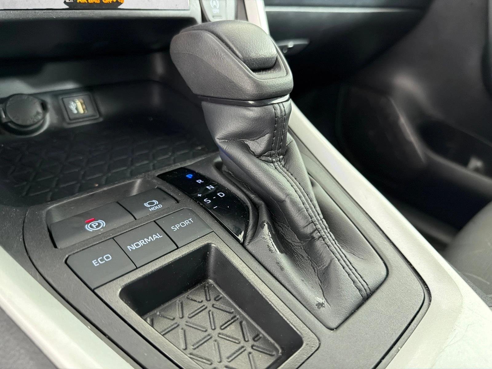 Used 2025 Midnight Black Metallic Toyota XLE image 30