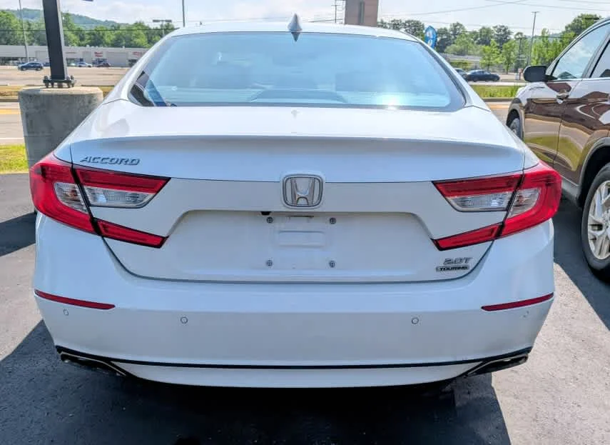 Used 2018 Platinum White Pearl Honda Touring 2.0T image 5