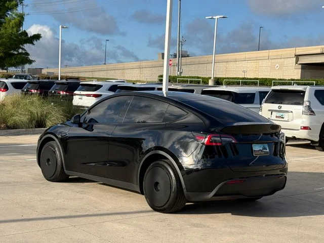 Used 2020 Solid Black Tesla Long Range image 4
