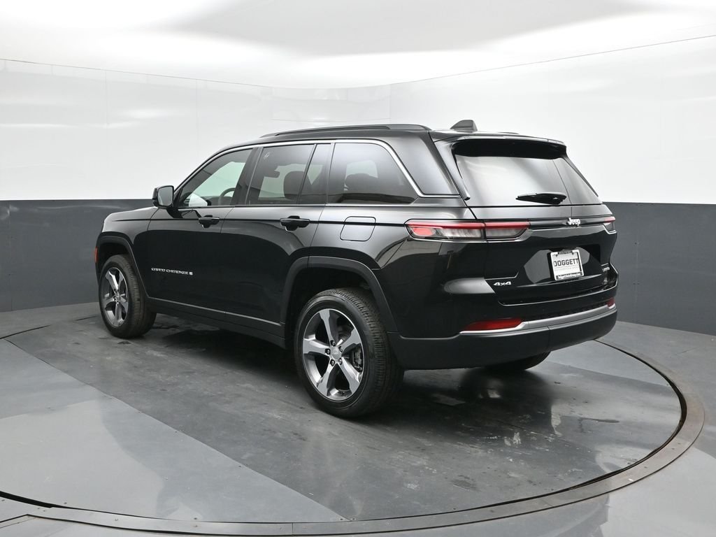 New 2026 Diamond Black Crystal Pearl-Coat Exterior Paint Jeep Limited image 5