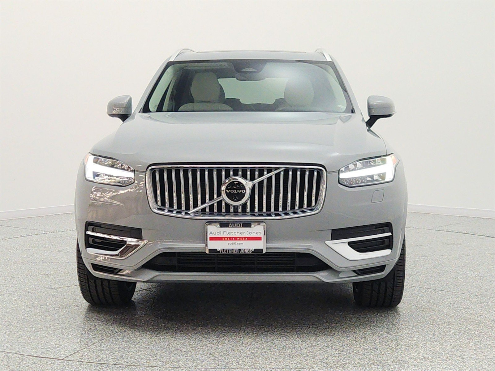 Used 2024 Vapour Grey Metallic Volvo T8 eAWD PHEV Plus 6P image 2