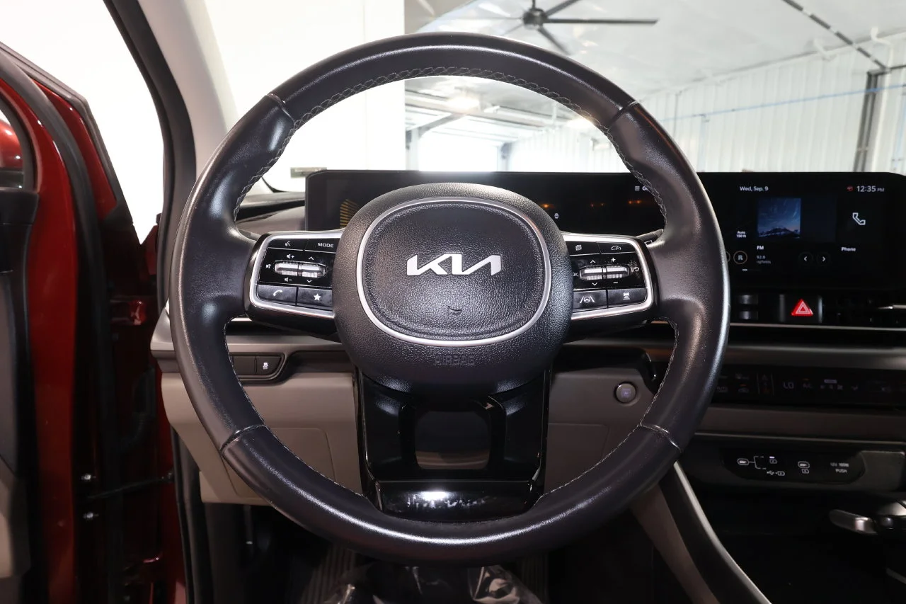 Used 2025 Red Kia LXS image 10