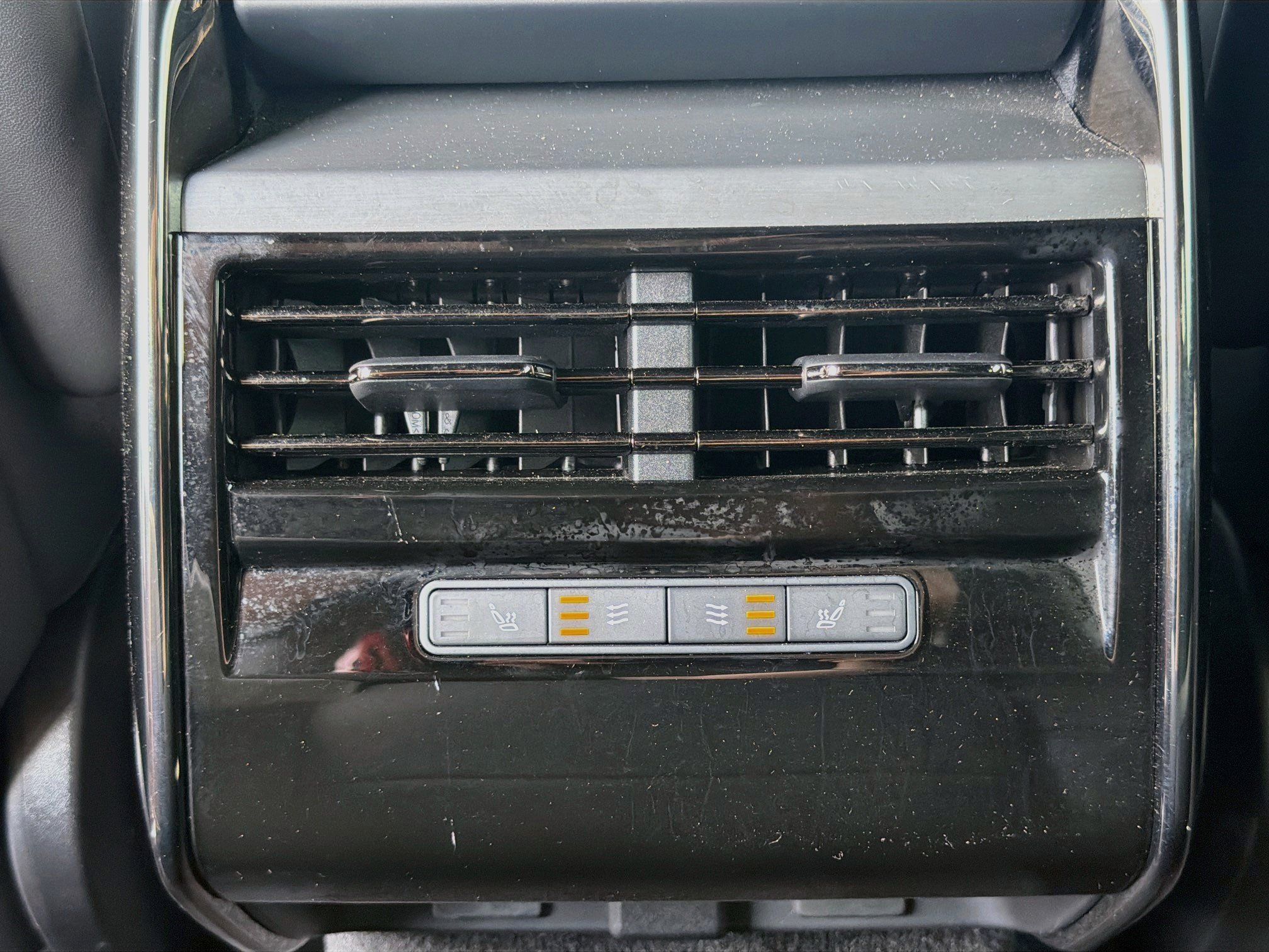 Used 2025 Santorini Black Metallic Land Rover SE image 21