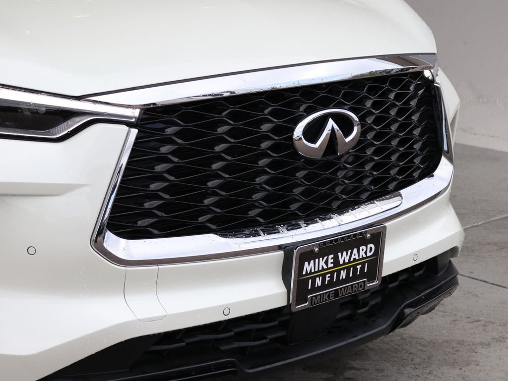Used 2023 White INFINITI LUXE image 61