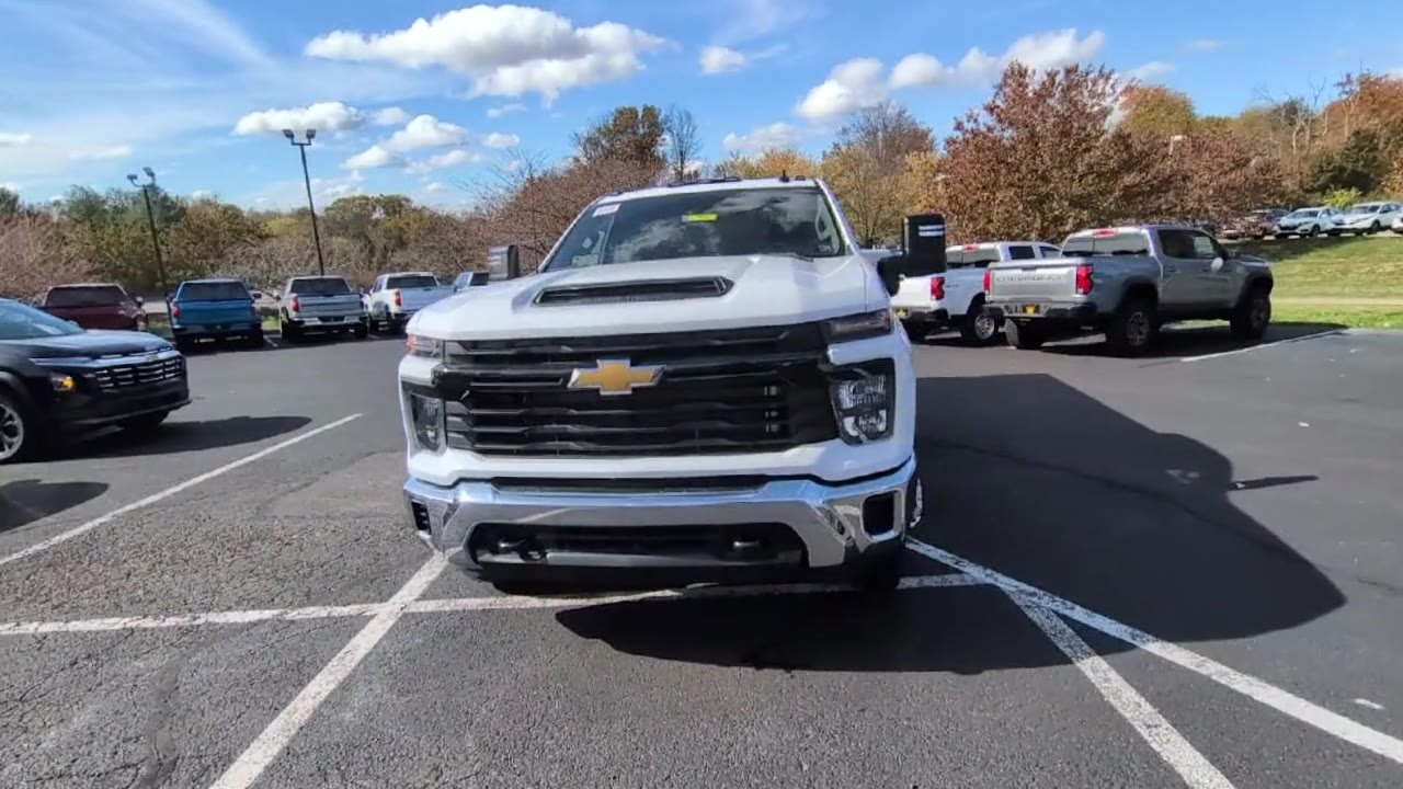 New 2025 Summit White Chevrolet Work Truck image 35