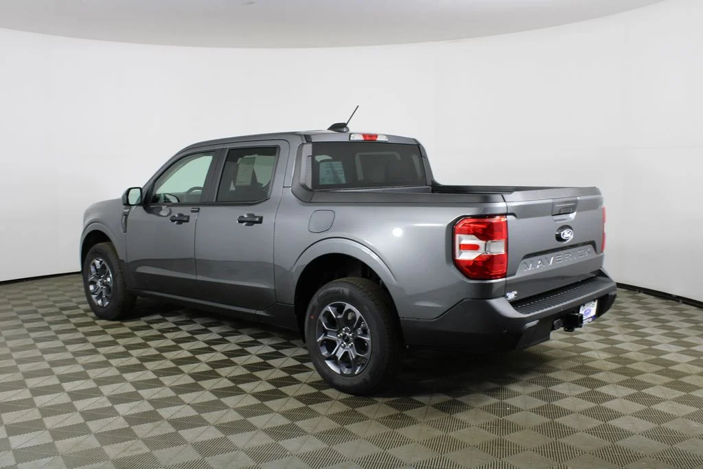 New 2026 Oxford White Ford XLT image 4