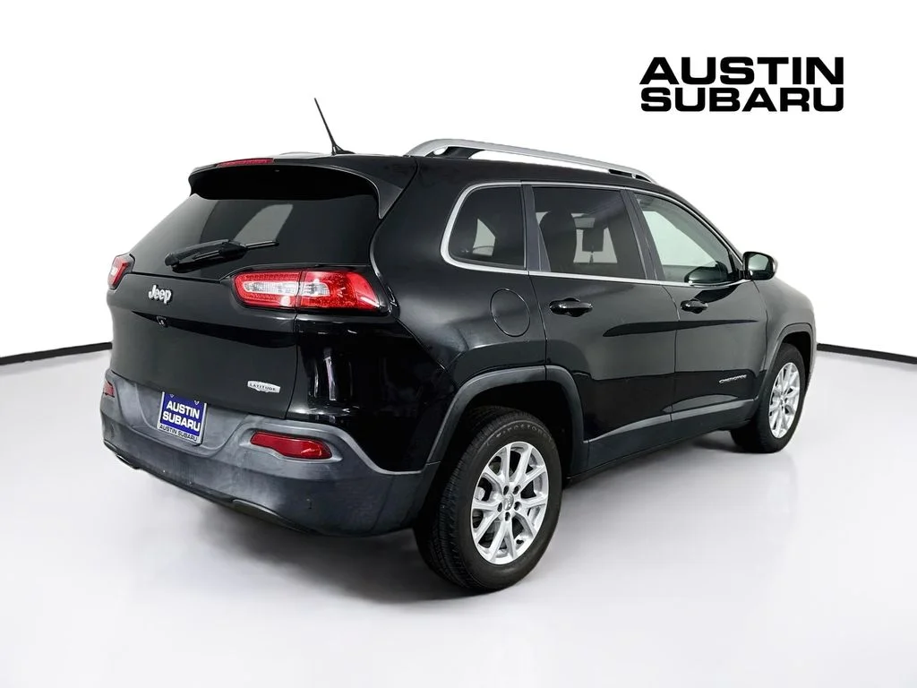 Used 2016 Black Jeep Latitude image 7