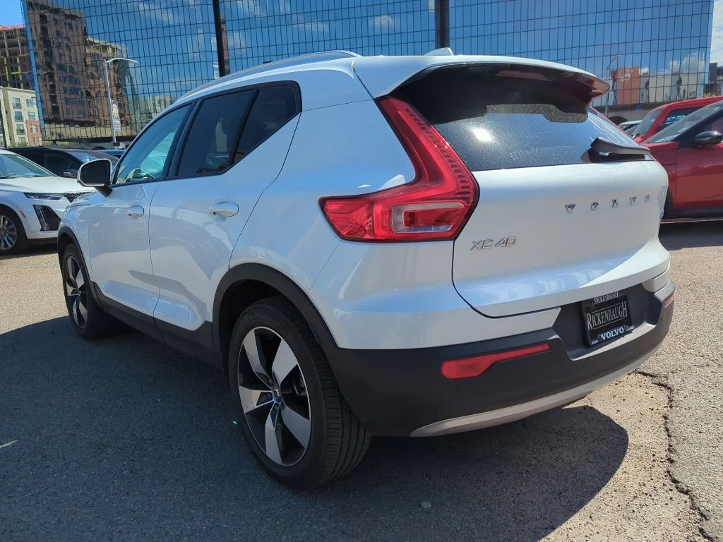 Used 2021 White Volvo Momentum image 5