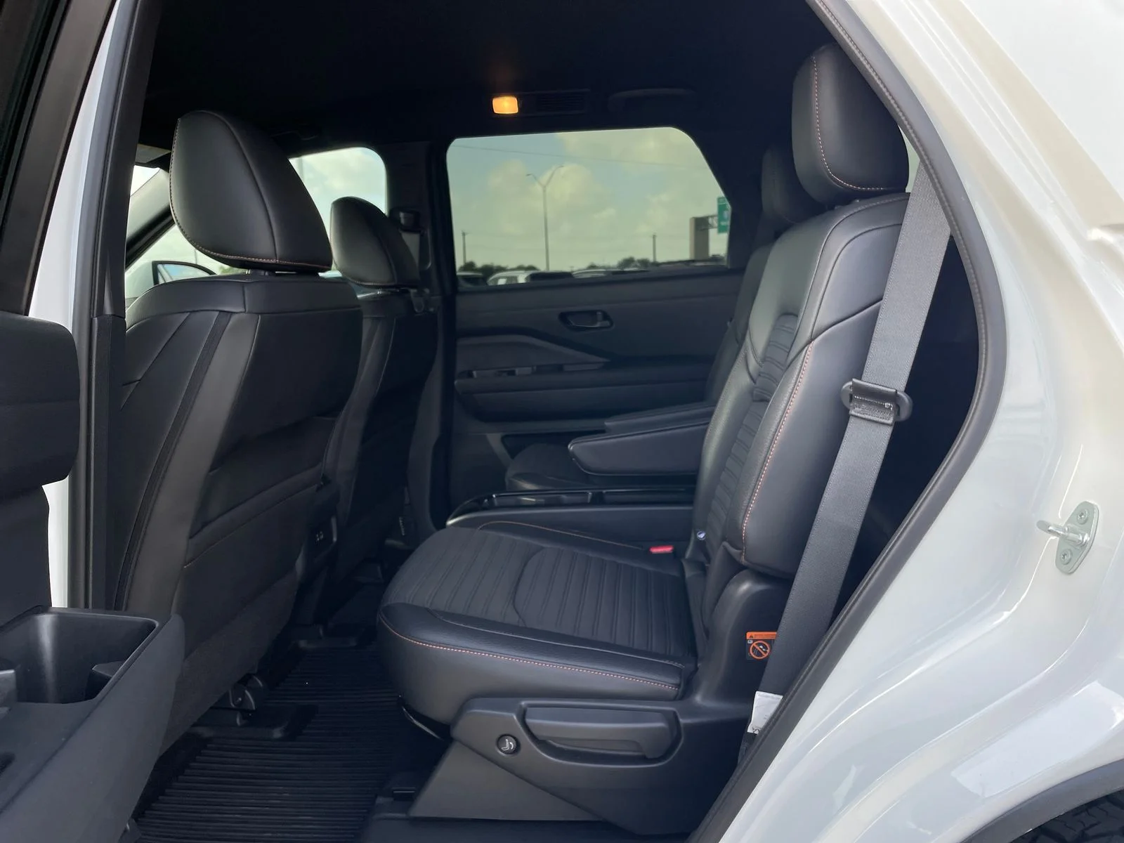Used 2024 White Nissan Rock Creek image 25