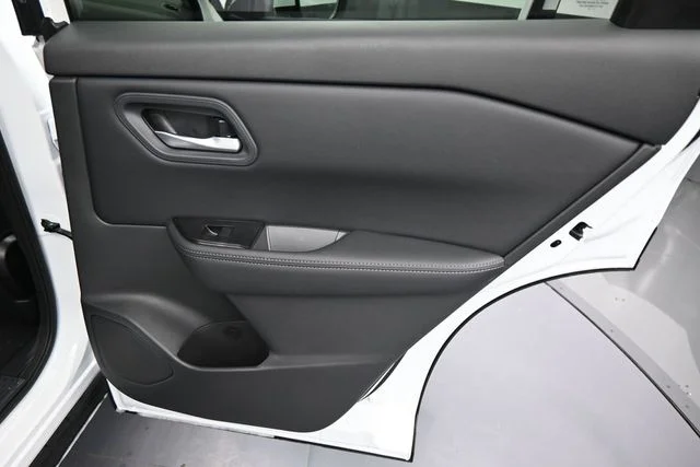 New 2026 Everest White Pearl TriCoat Nissan SV image 12