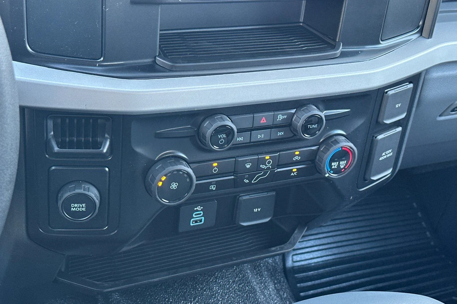New 2026 Oxford White Ford F-250® XL image 18