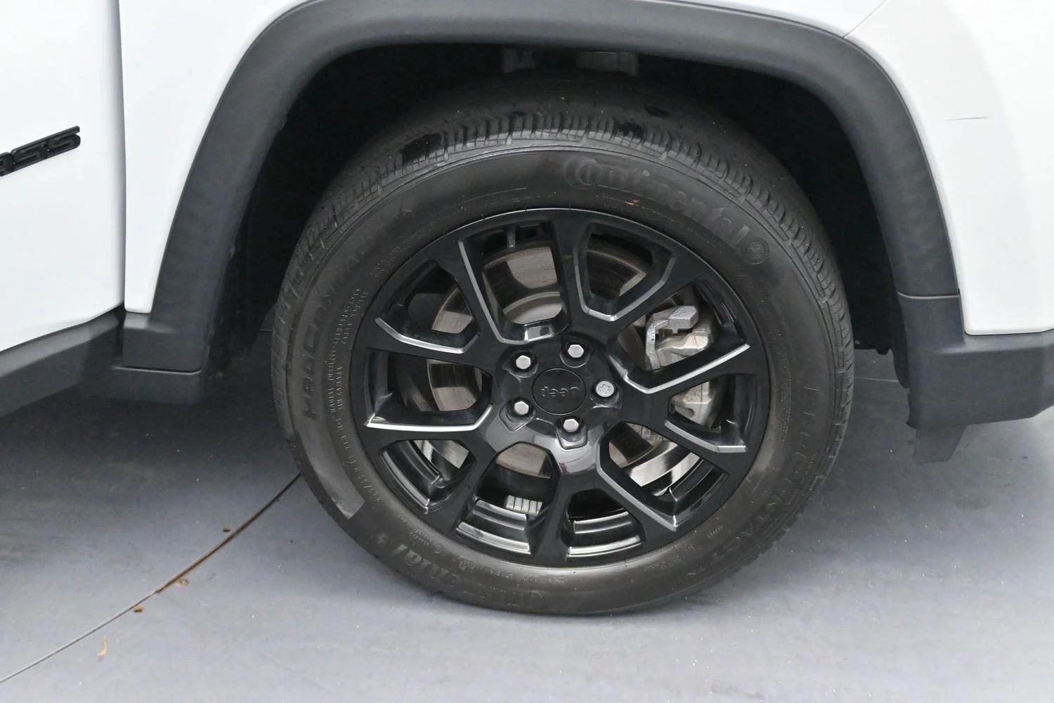 Used 2023 Bright White Clearcoat Jeep Altitude image 28