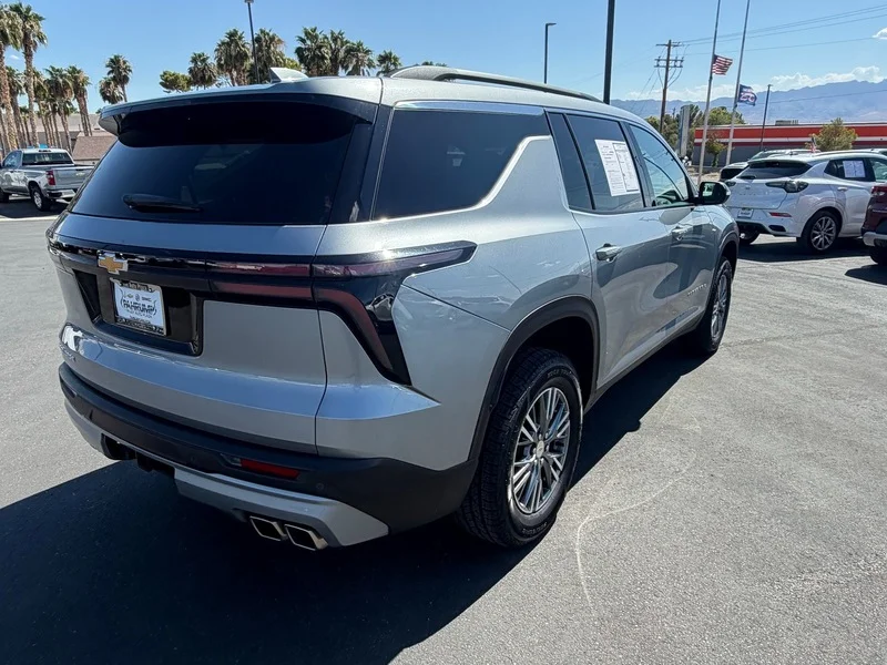 Used 2025 Sterling Gray Metallic Chevrolet LT image 3