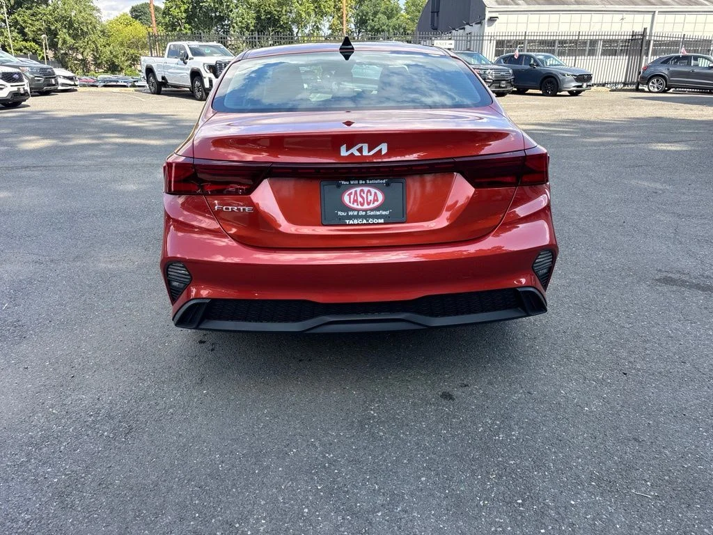 Used 2023 Red Kia LXS image 4