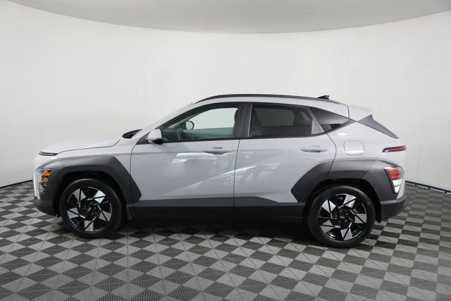 Used 2025 Gray Hyundai SEL Convenience image 3