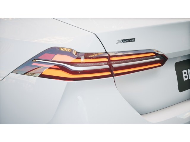 New 2027 Alpine White BMW  image 8