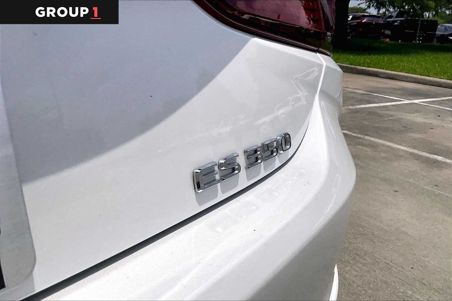 Used 2025 Eminent White Pearl Lexus  image 28