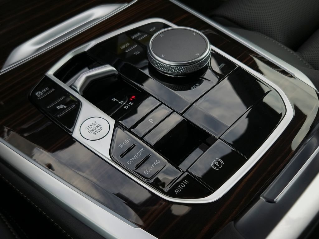New 2026 Skyscraper Grey Metallic BMW sDrive40i image 9
