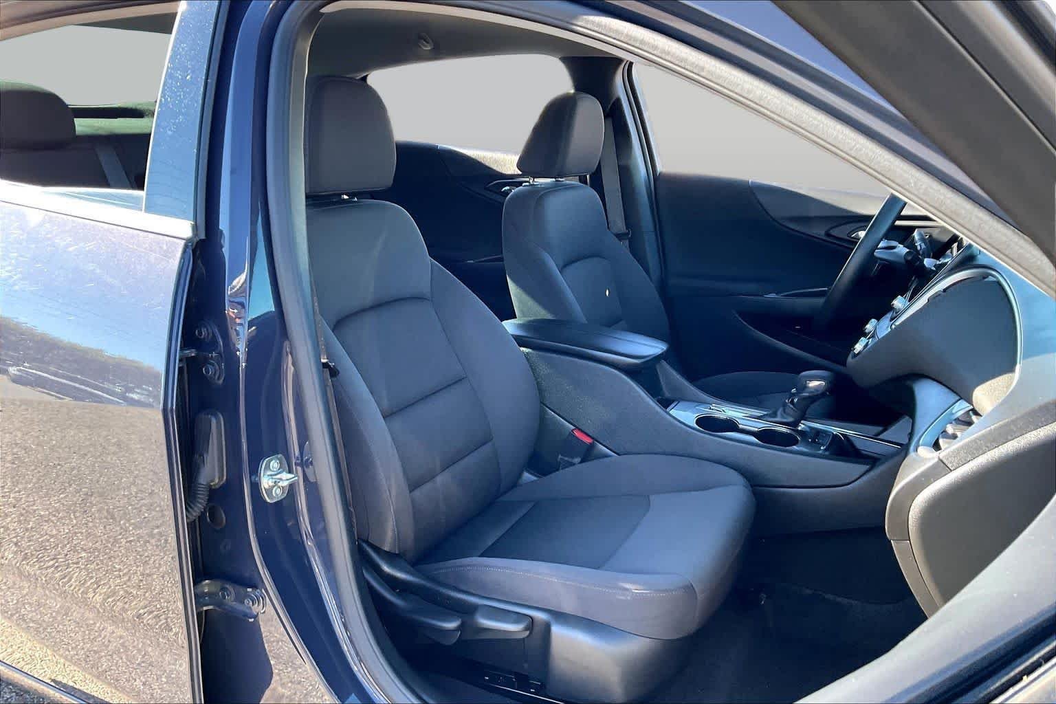 Used 2025 Night Chevrolet LT image 9