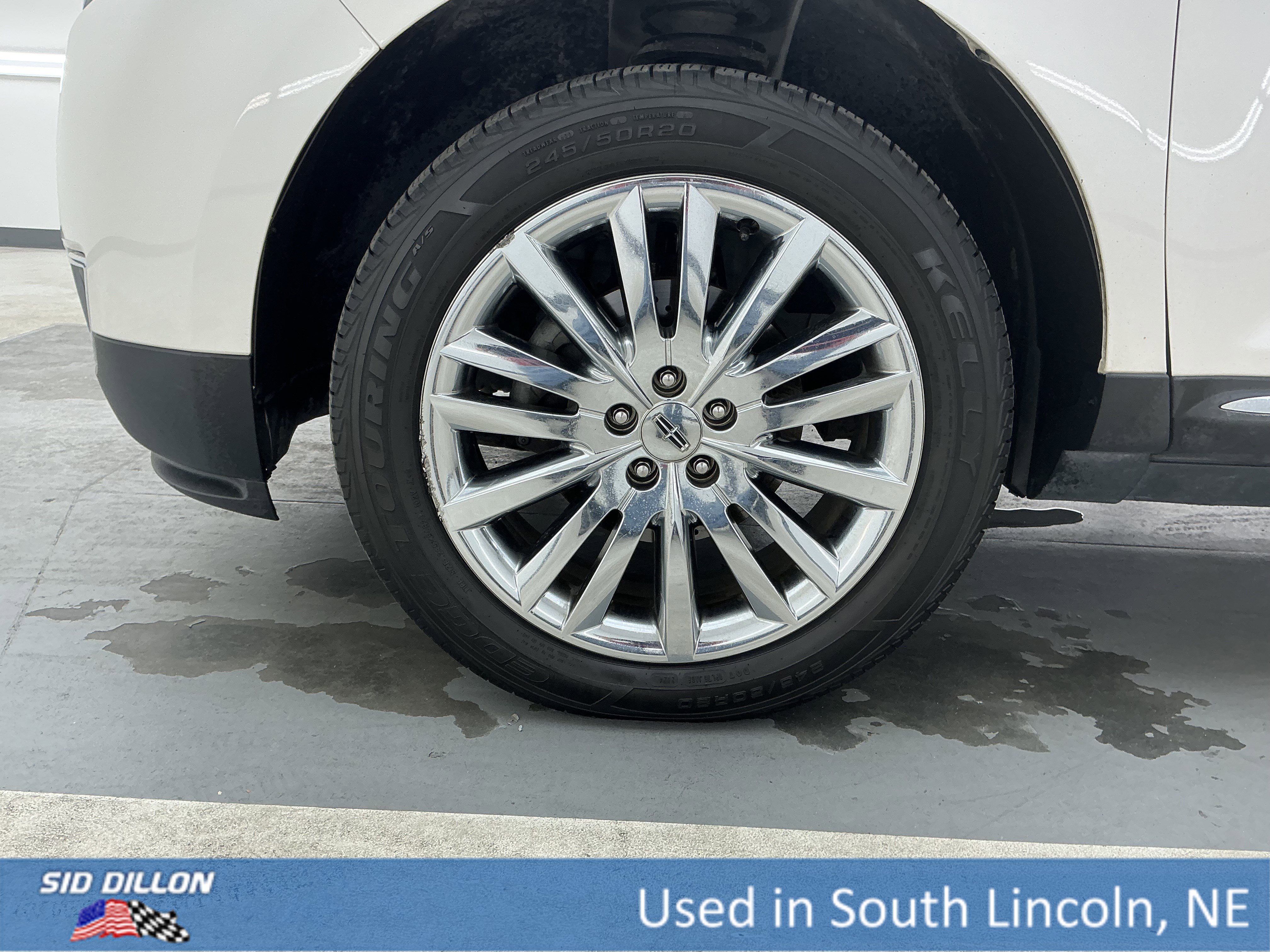 Used 2013  Lincoln  image 17