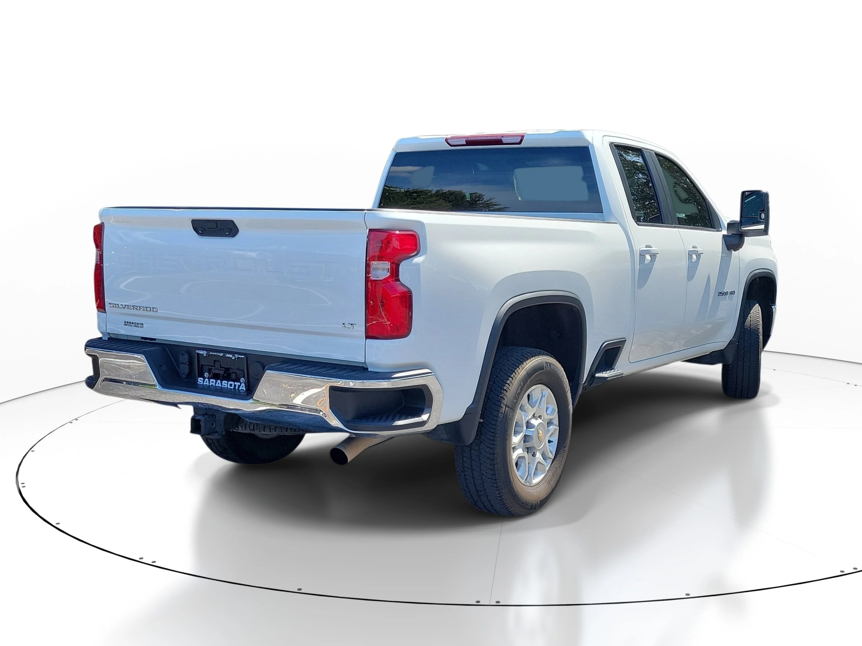 Used 2024 Summit White Chevrolet LT image 5