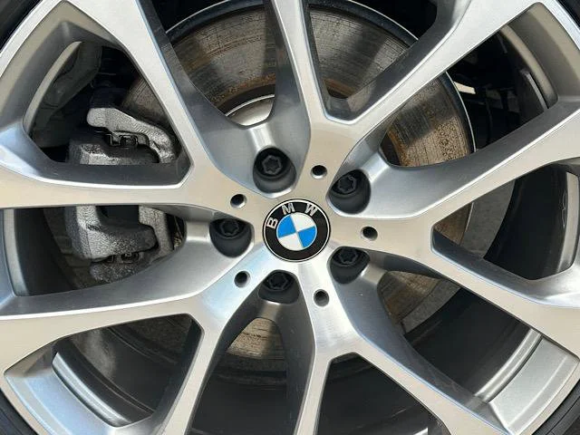 Certified Used 2025 Mineral White Metallic BMW xDrive40i image 32