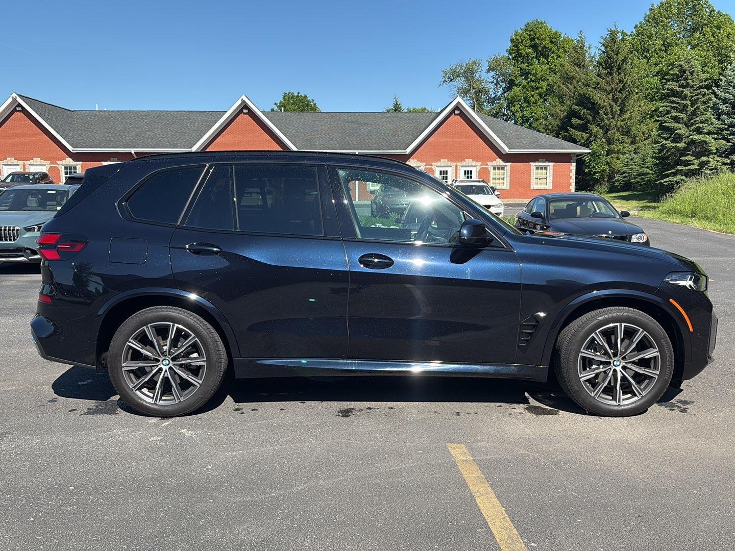 Used 2024 Carbon Black Metallic BMW xDrive40i image 2