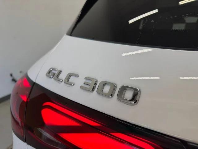 New 2026 Polar White Mercedes-Benz GLC 300 image 35
