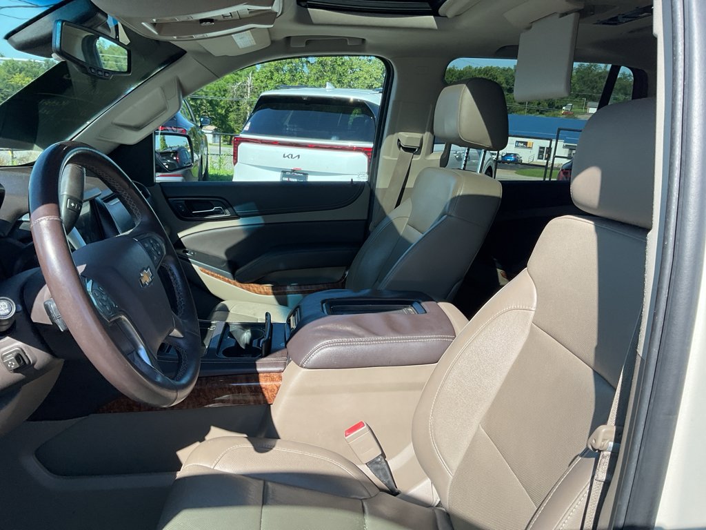 Used 2015 White Diamond Tricoat Chevrolet LTZ image 20