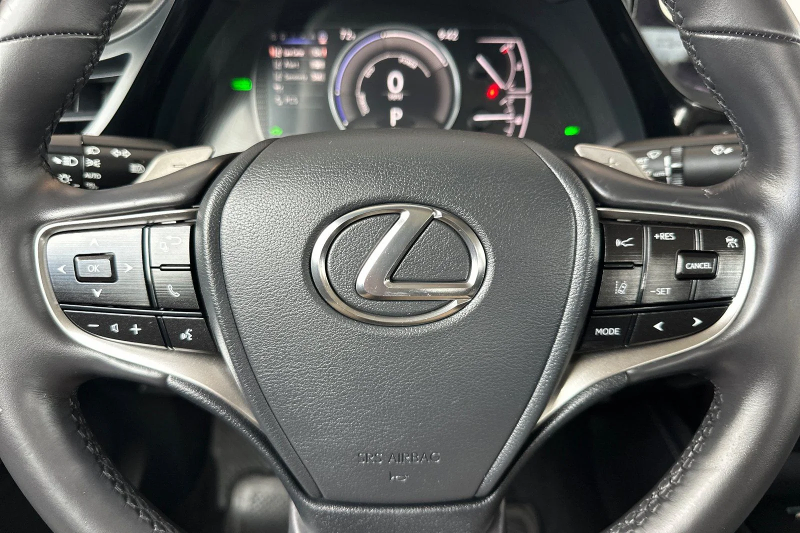 Used 2025 White Pearl Lexus 300h image 18