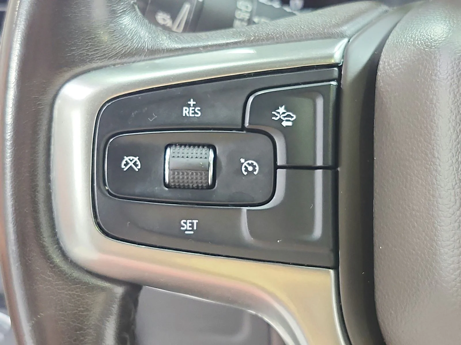 Used 2021 White Chevrolet LT image 27