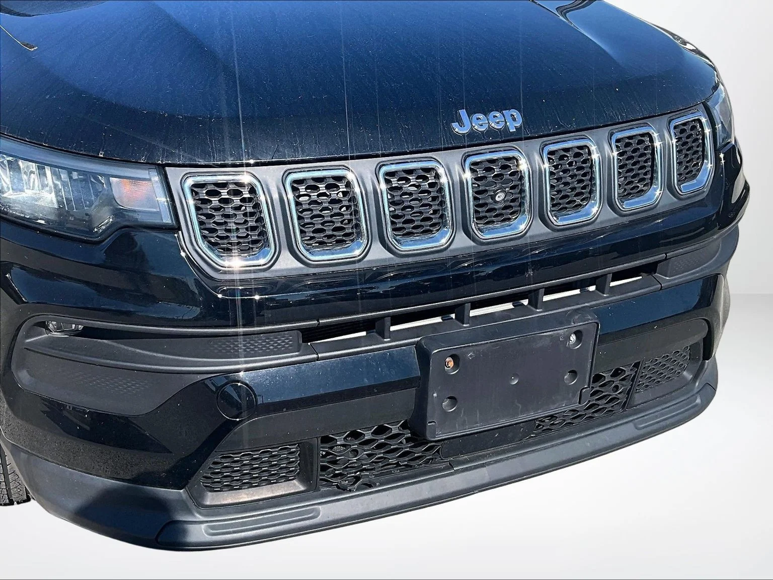 Used 2023 Black Jeep Latitude image 29