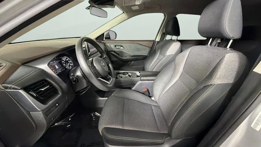 Used 2021 Silver Nissan SV FWD image 17