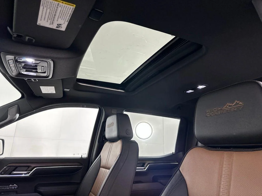Used 2024 Pearl Chevrolet High Country image 13