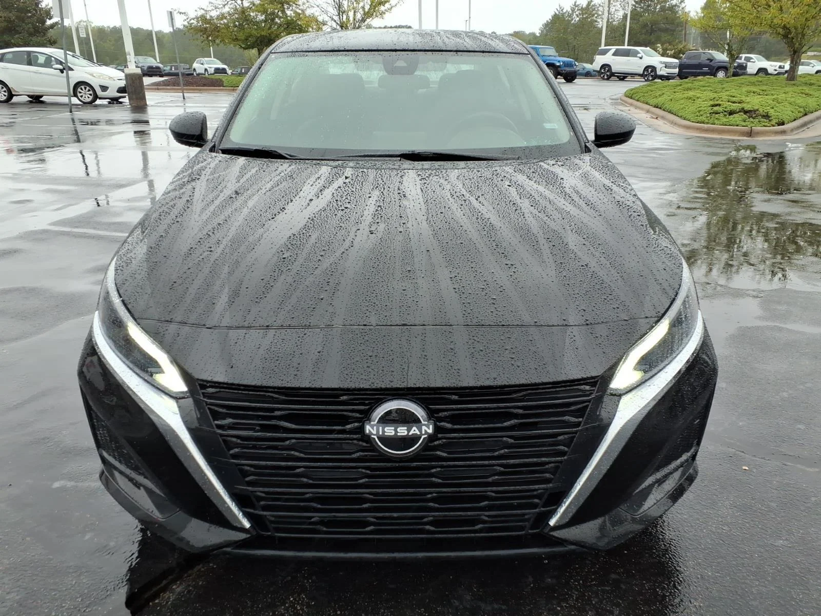 Used 2025 Super Black Nissan SV image 7