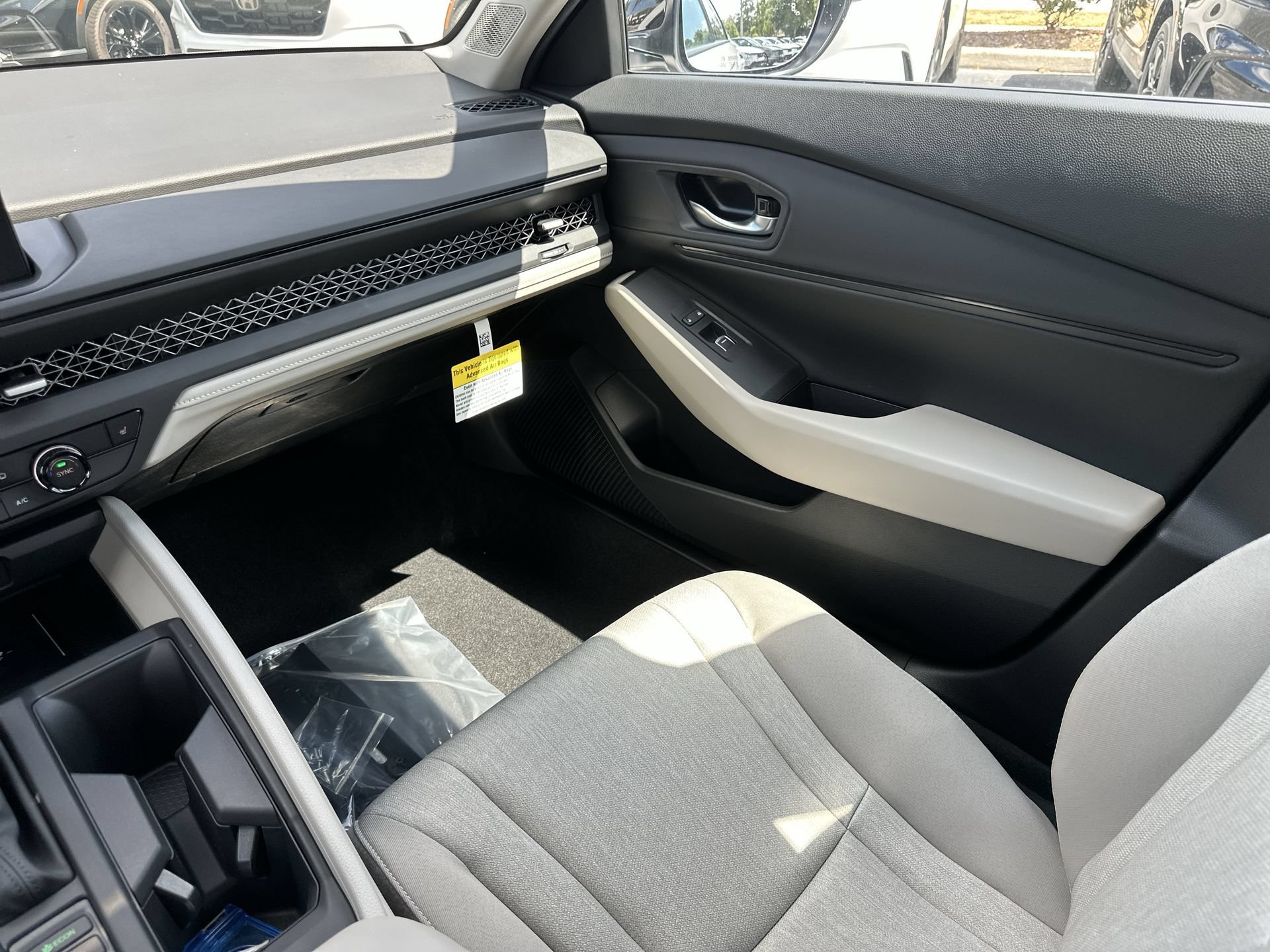 New 2026 Platinum White Pearl Honda SE image 16