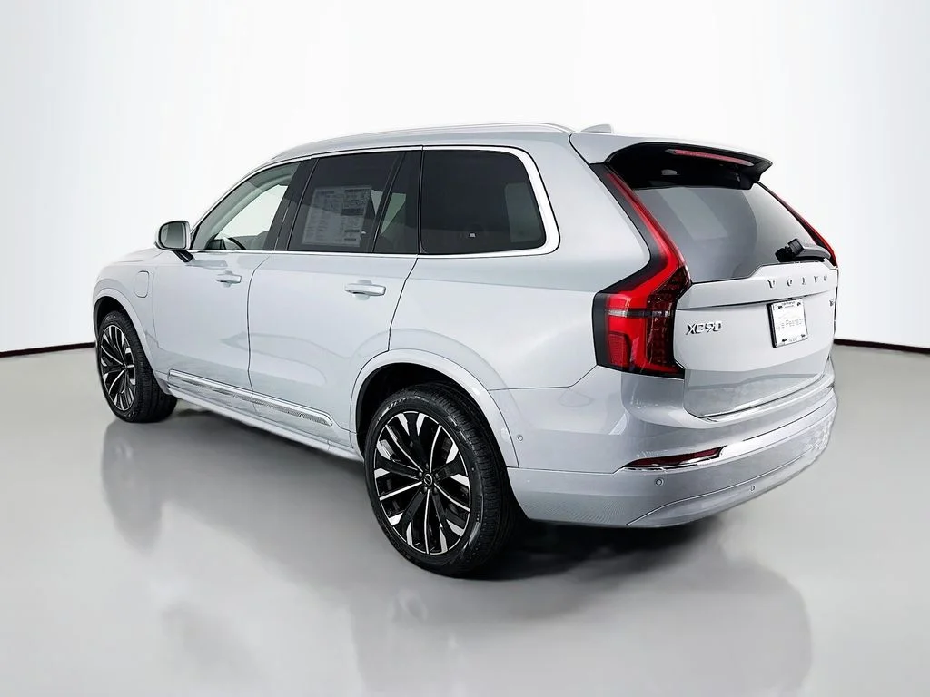 New 2026 Gray Metallic Volvo T8 Plus image 3