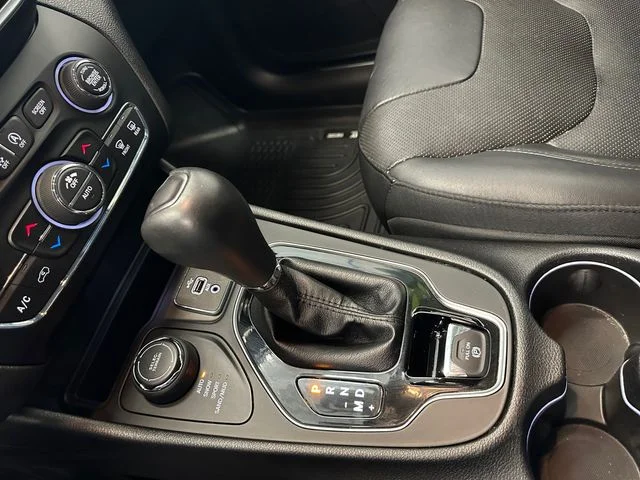 Used 2019 Gray Jeep Limited image 32