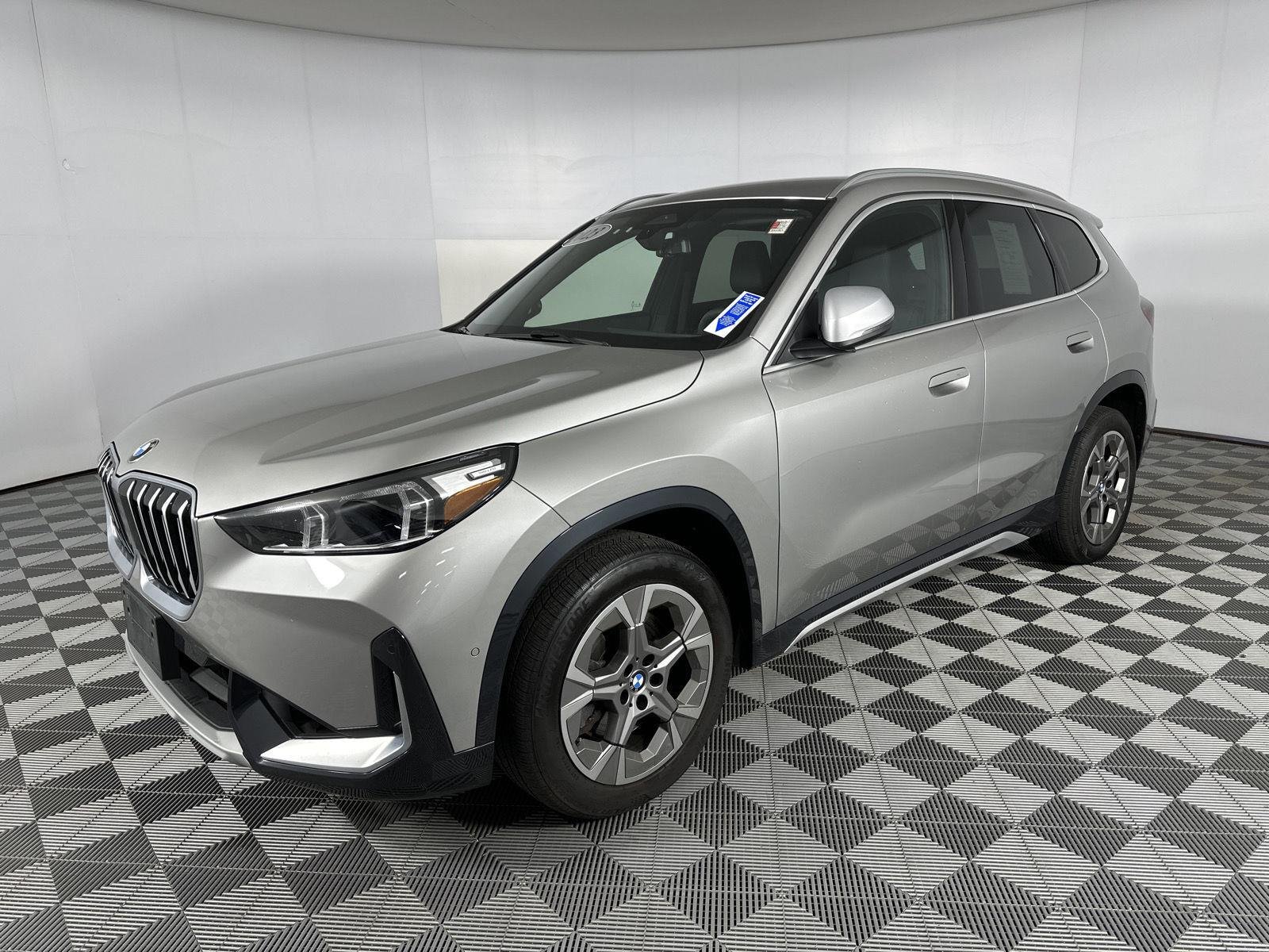 Used 2023 Space Silver Metallic BMW xDrive28i image 4