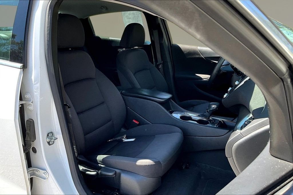 Used 2025 Summit White Chevrolet LT image 26